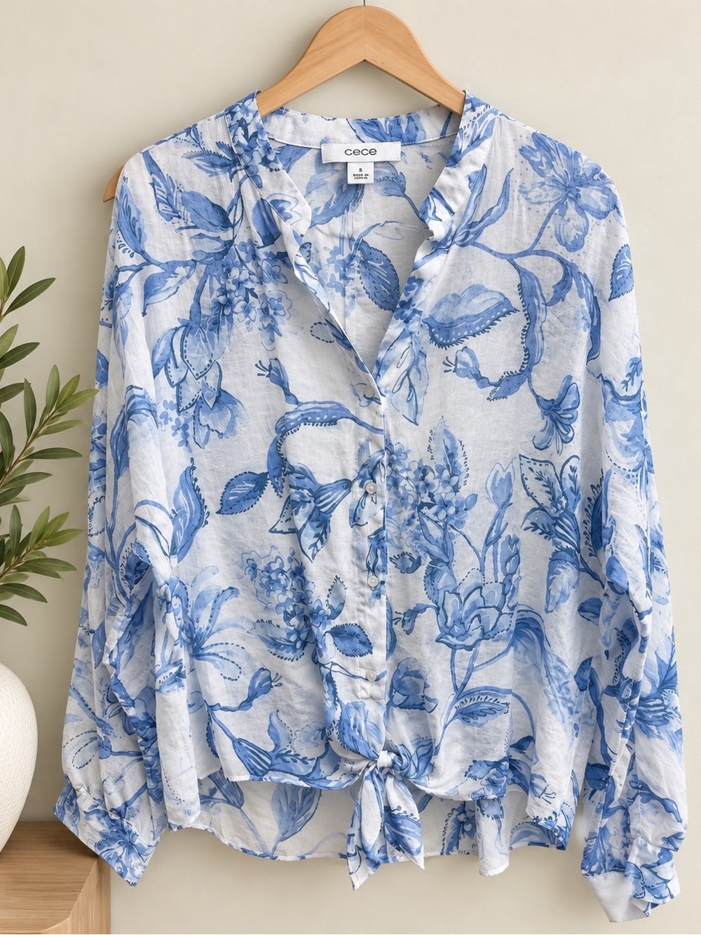 CeCe Blue & White Floral Button Front Tie Hem Blouse Size Medium